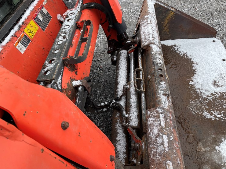 2022-kubota-ssv75-image-30