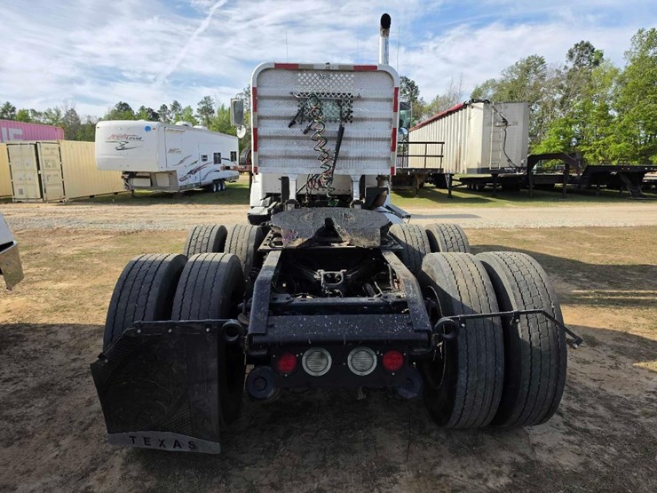 2010-kenworth-t800-image-3