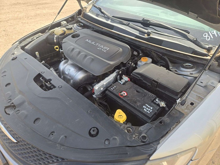 2015-chrysler-200-s-sedan-4d-image-21