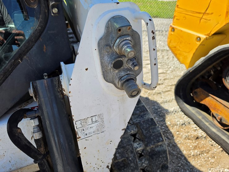 2016-bobcat-t595-image-5