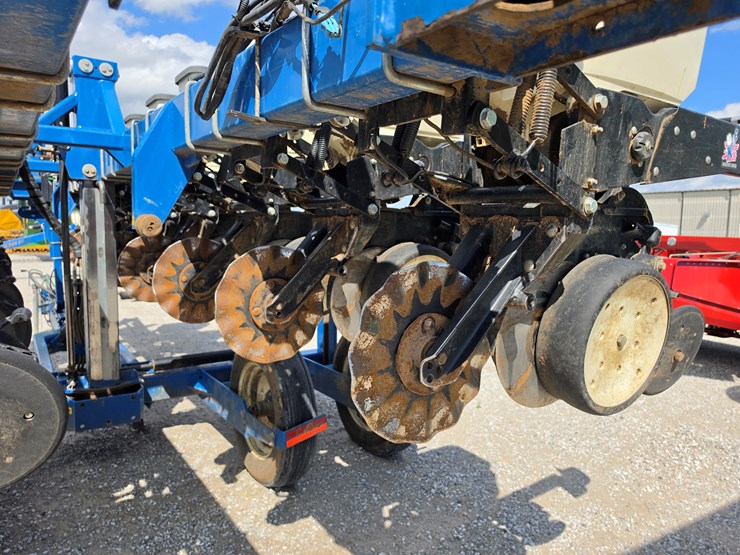 2010-kinze-3500-image-9