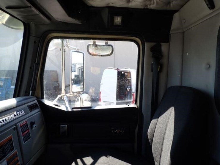 2017-western-star-4700sb-image-36