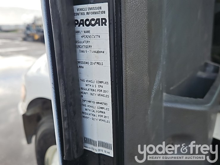 2017-peterbilt-337-image-35