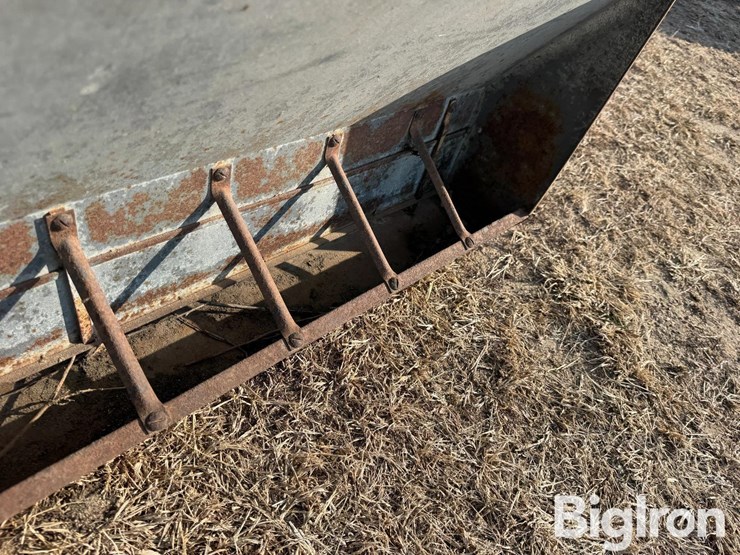 big-husky-pig-feeder-image-13