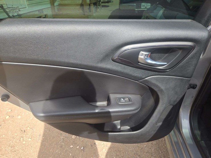 2015-chrysler-200-s-sedan-4d-image-11