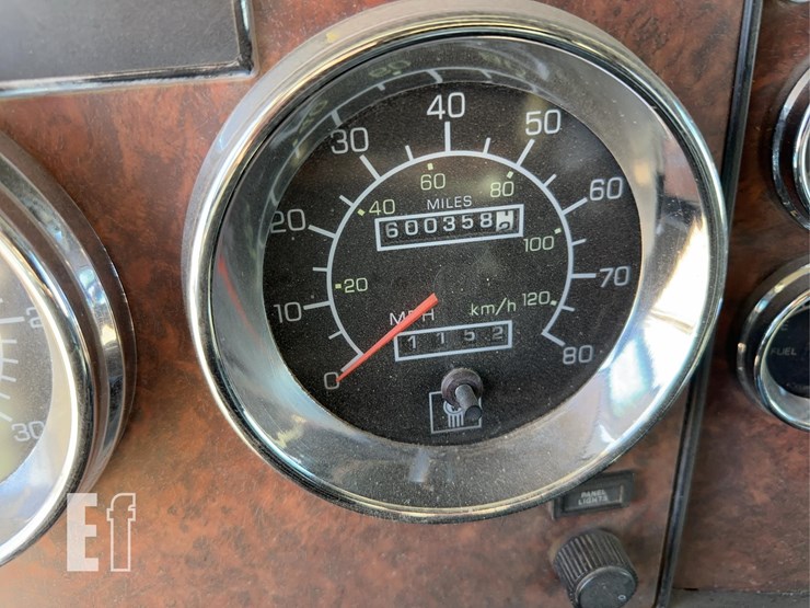 2005-kenworth-t800-image-46