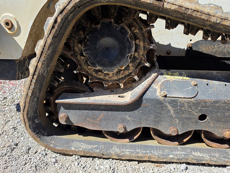 2016-bobcat-t595-image-14