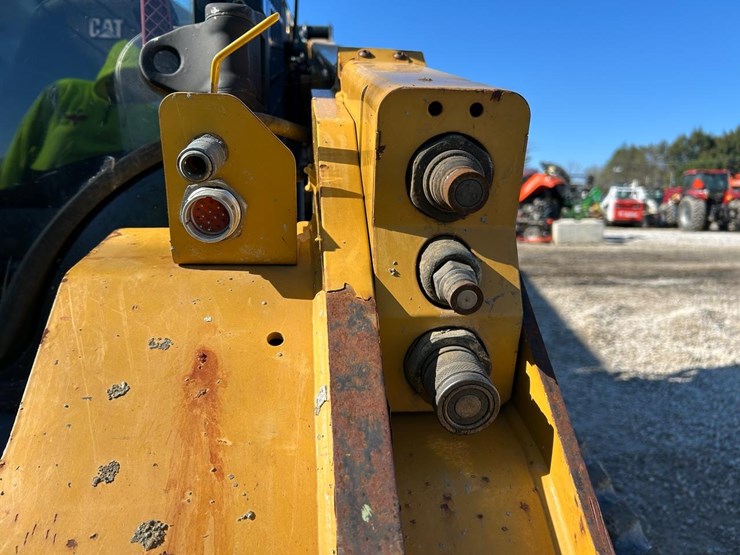 2015-caterpillar-299d-image-11