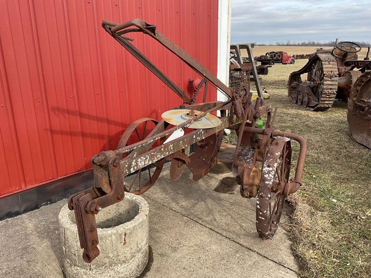 john-deere-12-image-1