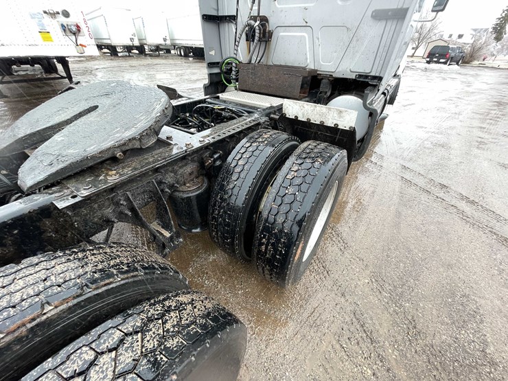 #230-•-2016-international-semi-tractor-(has-wi-title)-(denmark,-wi)-image-28