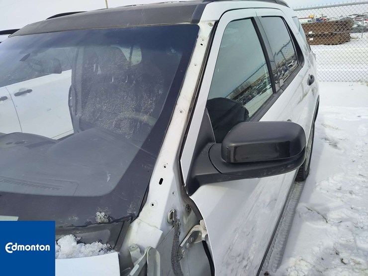 2019-ford-explorer-image-27