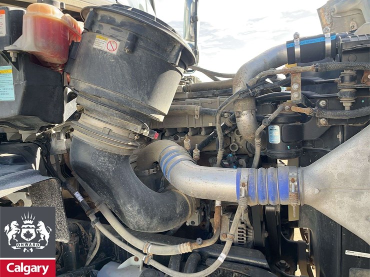 2016-freightliner-114sd-image-23