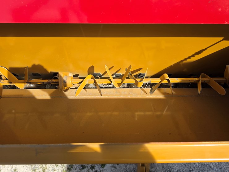 2022-haybuster-107c-image-12