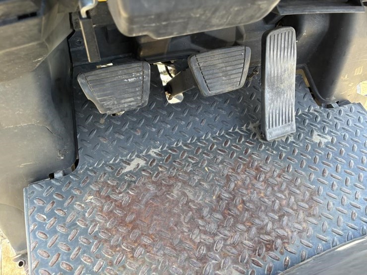 2011-nissan-mcp1f2a25lv-image-25