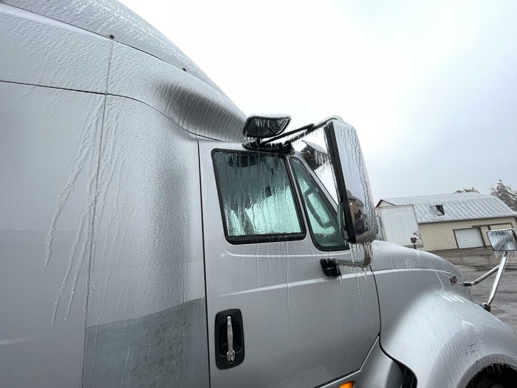 #230-•-2016-international-semi-tractor-(has-wi-title)-(denmark,-wi)-image-40