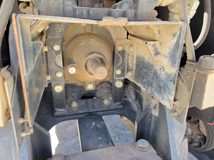 2014-case-ih-420-image-18