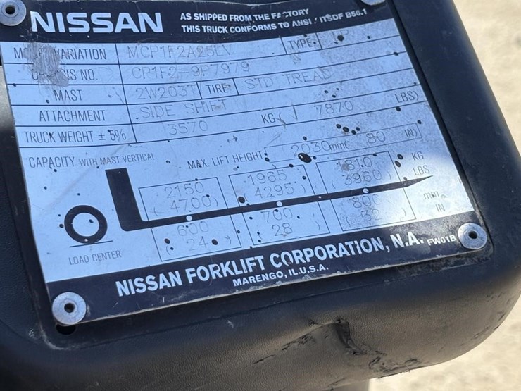 2011-nissan-mcp1f2a25lv-image-40