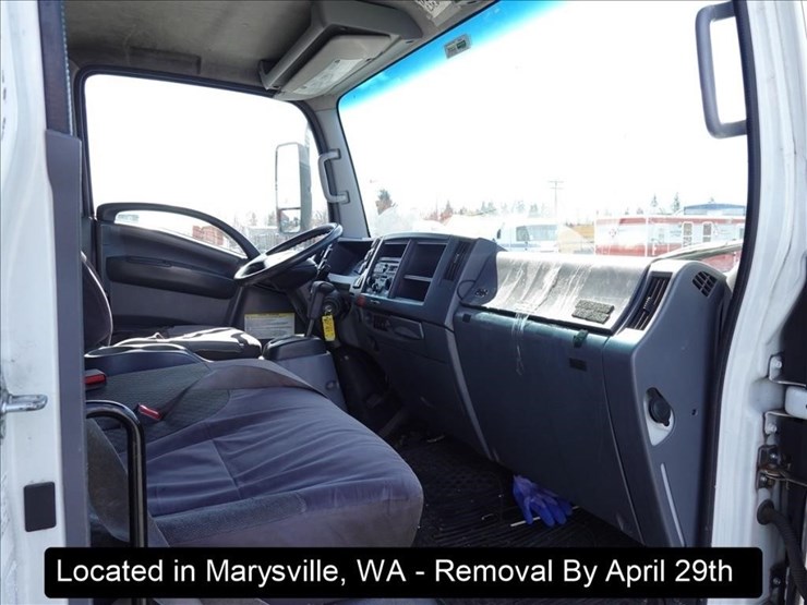 2014-isuzu-nqr-image-5