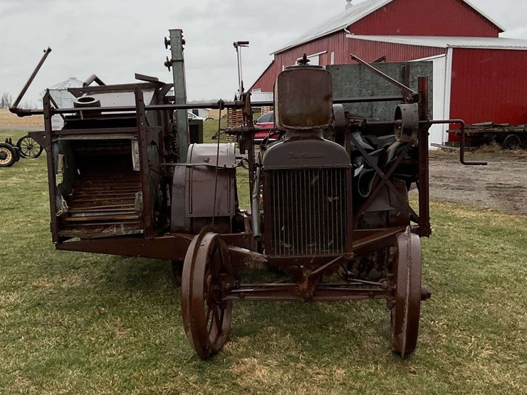 fordson-with-mounted-gleaner-combine-image-3