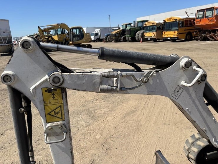 2020-bobcat-e10-image-19