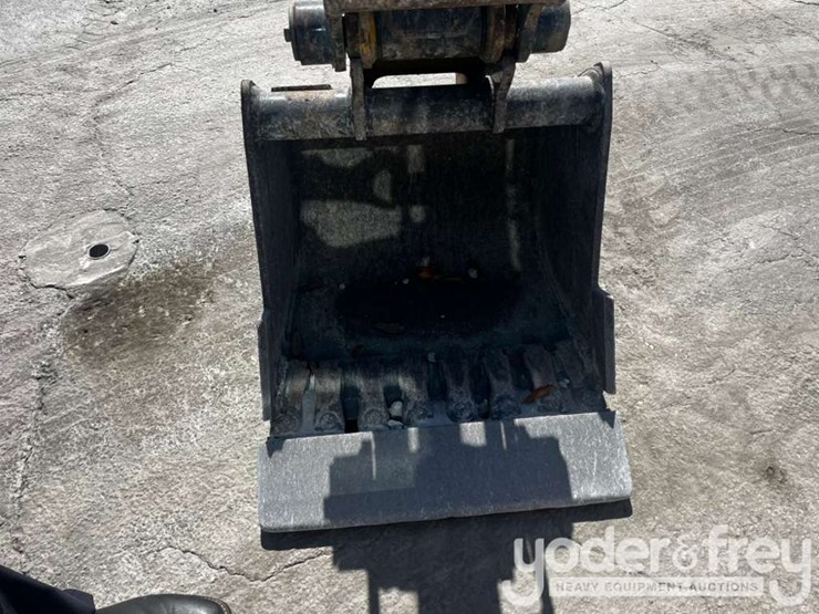 2022-deere-35g-image-13