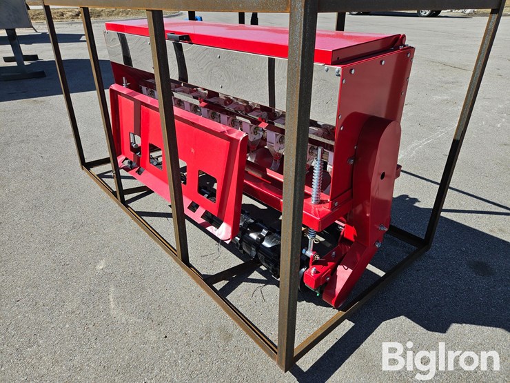 2025-massey-ferguson-730-image-5