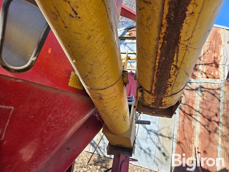 new-holland-354-image-16