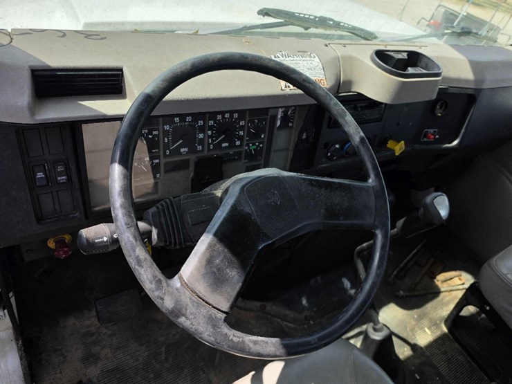 2001-international-4900-image-17