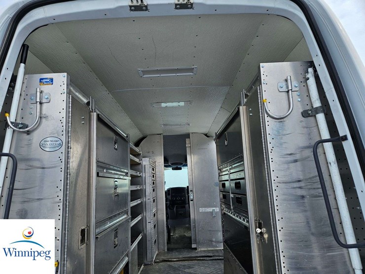 2011-mercedes-benz-sprinter-2500-image-22