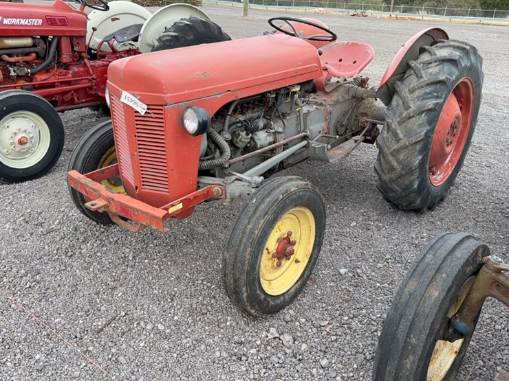 #3051-•-furguson-tractor-image-1