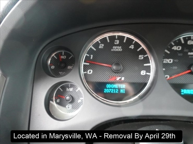 2007-chevrolet-suburban-image-13