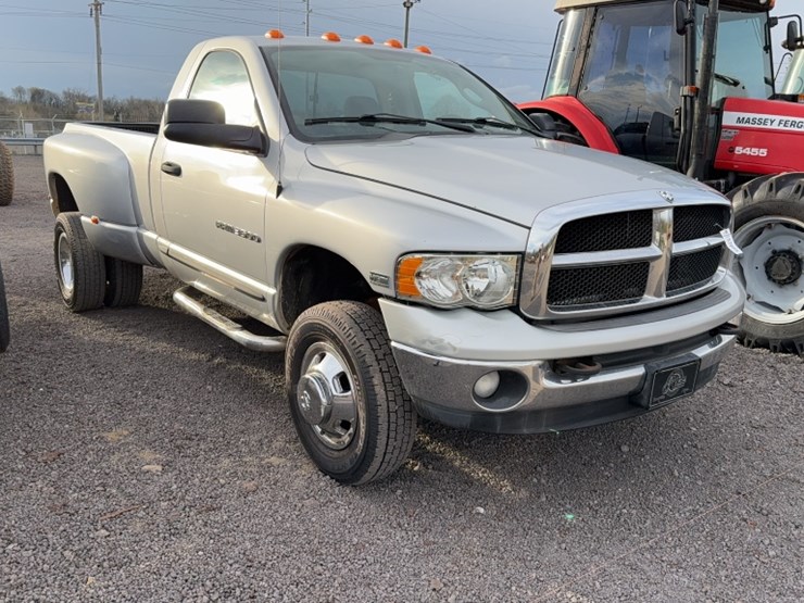 2004-dodge-3500-image-3