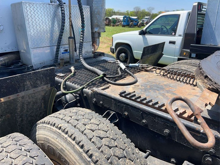 1989-peterbilt-375-image-7