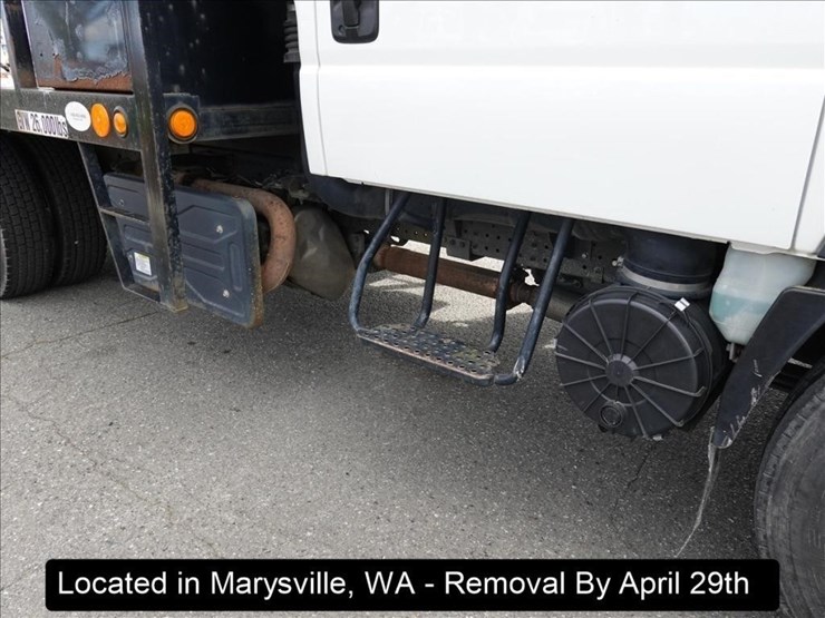 2017-isuzu-nqr-image-4