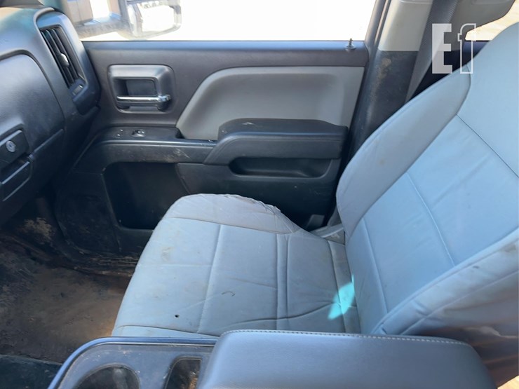 2018-chevrolet-3500-image-13