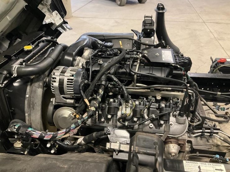 2016-isuzu-npr-image-11