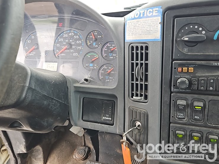 2004-international-7400-image-36