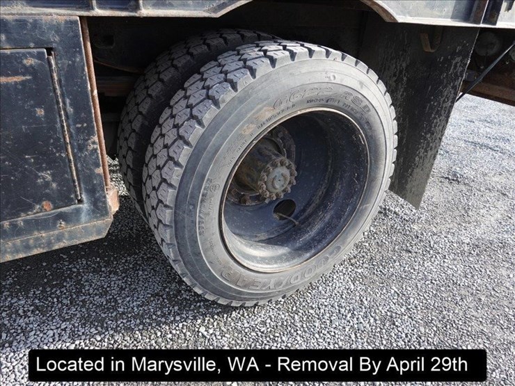 1995-freightliner-fl60-image-13