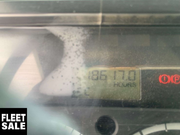 2001-freightliner-fl106-image-16