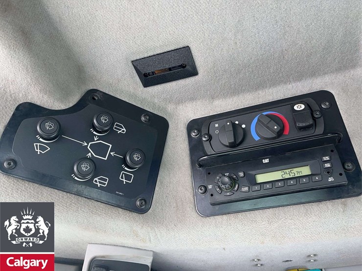 2011-caterpillar-140m-image-16