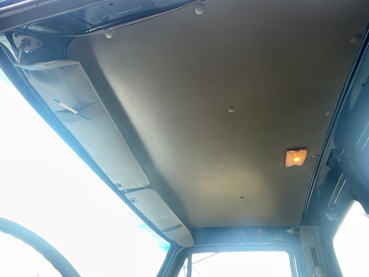 #242-•-2000-sterling-truck-tractor-(has-mn-title)-(mora,-mn)-image-65