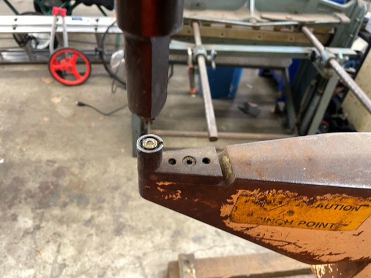 #2509-•-norlok-clincher-machine-(columbia-heights,-mn)-image-19