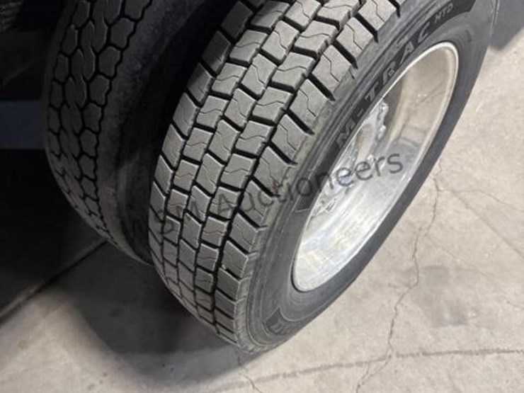 2014-ford-f550-image-10