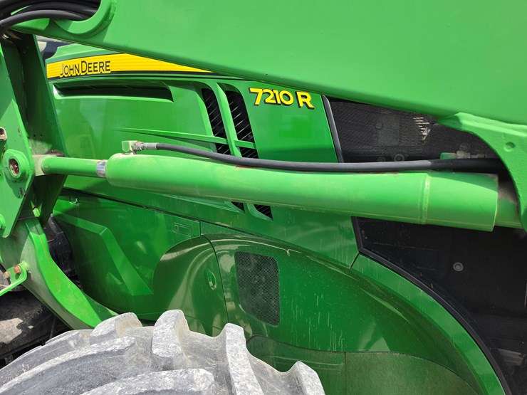 2014-john-deere-7210r-image-8