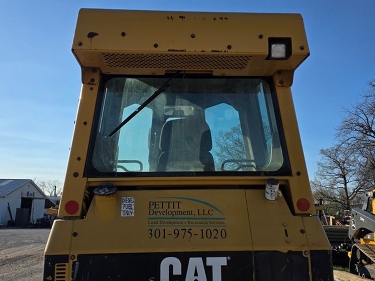 2005-caterpillar-d4g-xl-image-27
