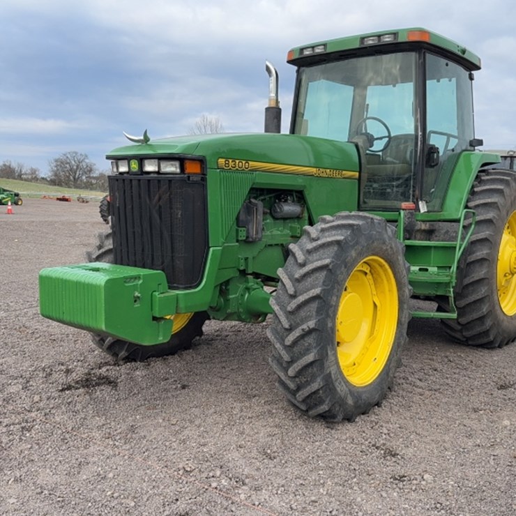 JOHN DEERE 8300