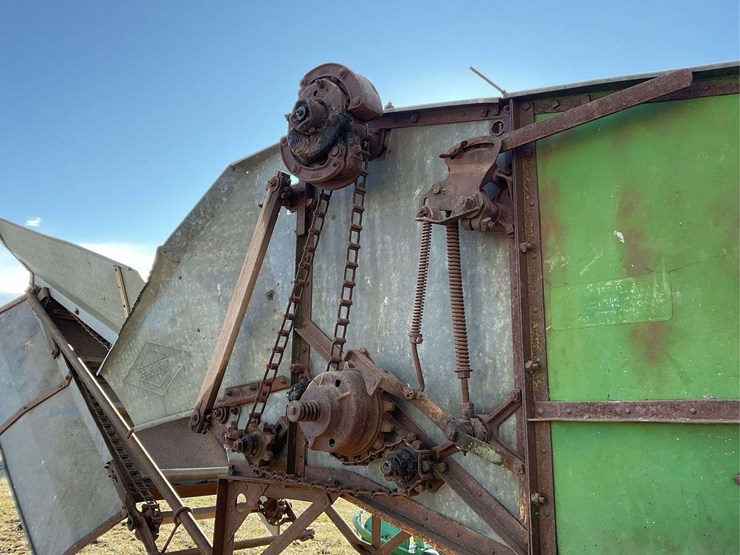 john-deere-threshing-machine-with-hart-feeder-image-12