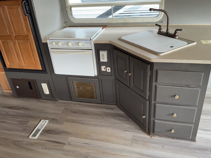 #3002-•-2006-rockwood-28'-5th-wheel-camper-image-16