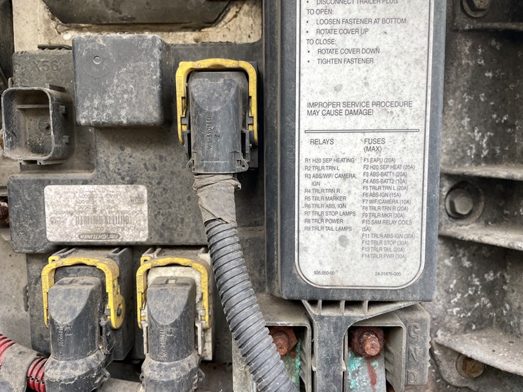 #232-•-2016-freightliner-truck-tractor-(has-wi-title)-(mora,-mn)-image-47