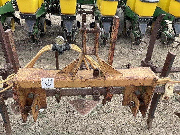 custom-3-pt-8-row-30"-cultivator-image-8